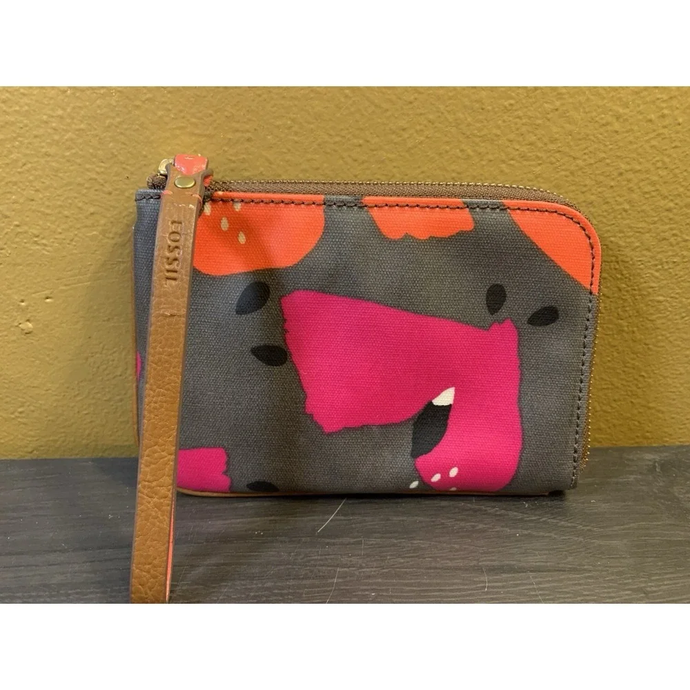 Fossil Gray Pink Abstract Wristlet Wallet with Zipper Logo Strap